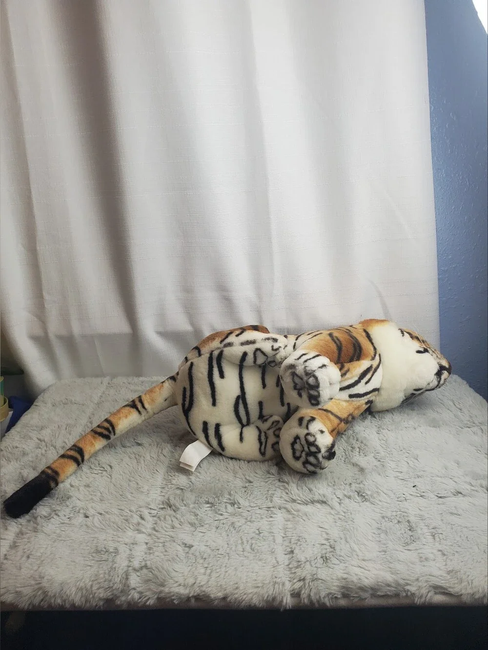 RARE HTF Vintage Realistic Animal Kingdom Sitting Tiger Approx 12” With Tag